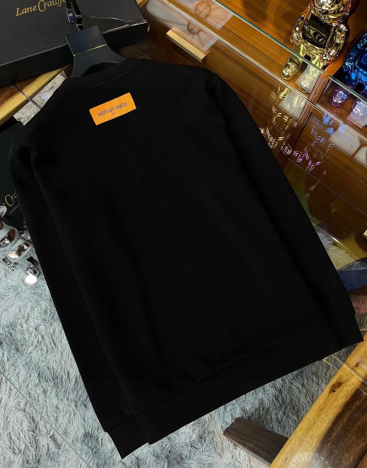 🅿️220 brand [LV Louis Vuitton] (good news for fat people) 2025ss autumn latest long-sleeved round-neck sweatshirt, on sale simultaneously on the official website. Refreshing and breathable. Made of top Tencel Roman. Comfortable and soft. 3D three-dimensional clarity. Super fashion sense. Great for gifting and keeping for yourself. Size: M-5XL (can wear up to 220 pounds)